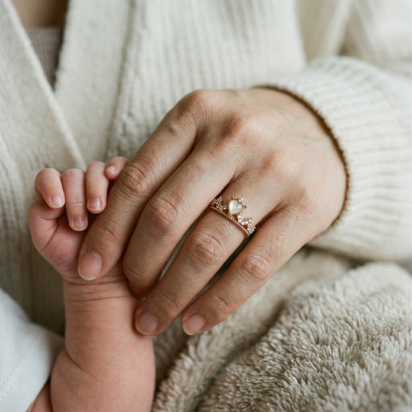 Lynette Solitaire Breastmilk Ring
