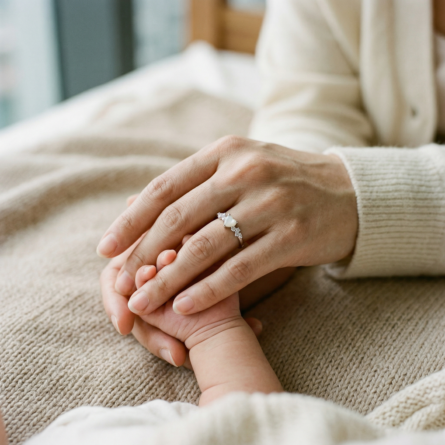 Constance Solitaire Breastmilk Ring