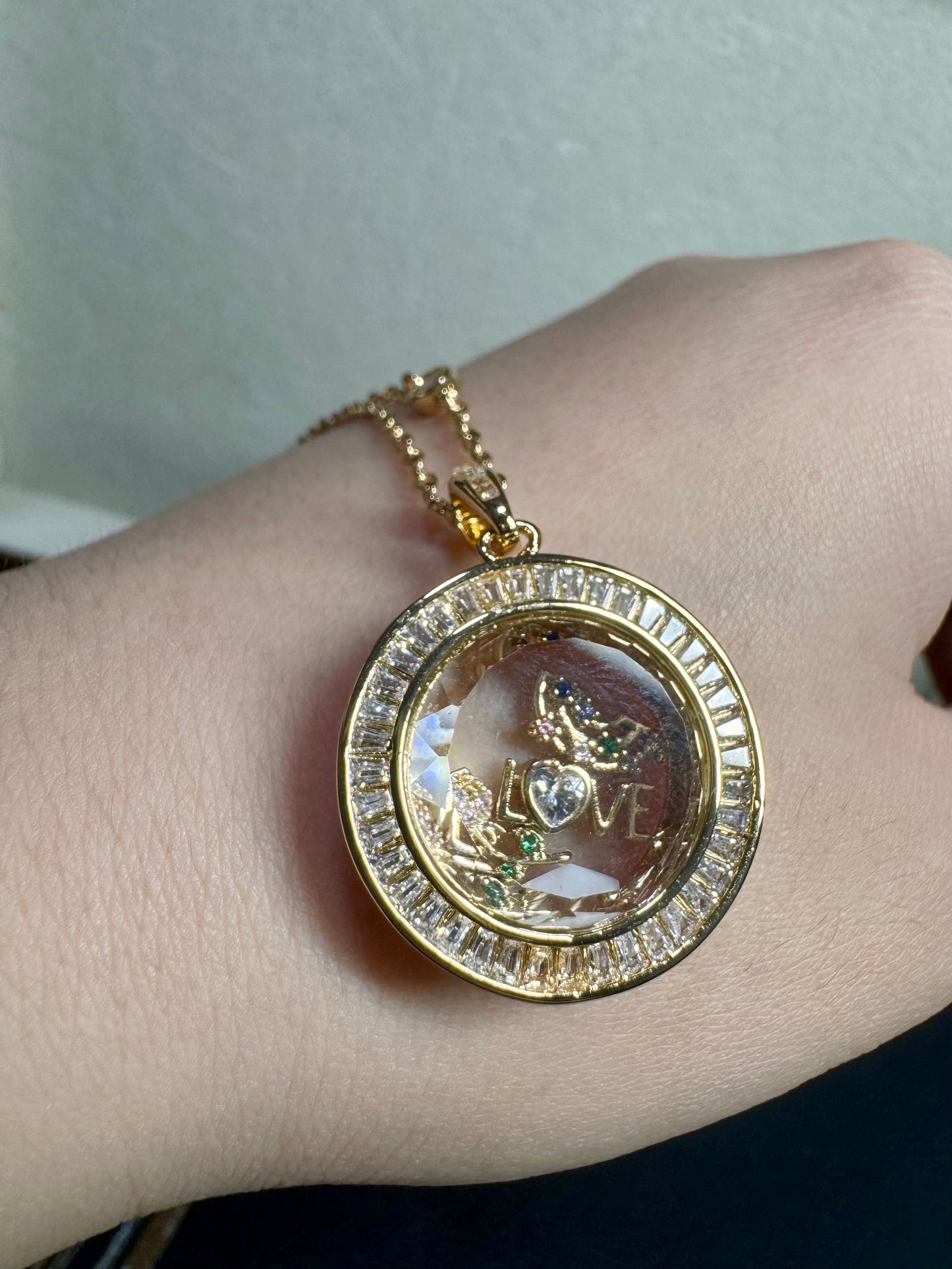 Jewels Round Charm Locket