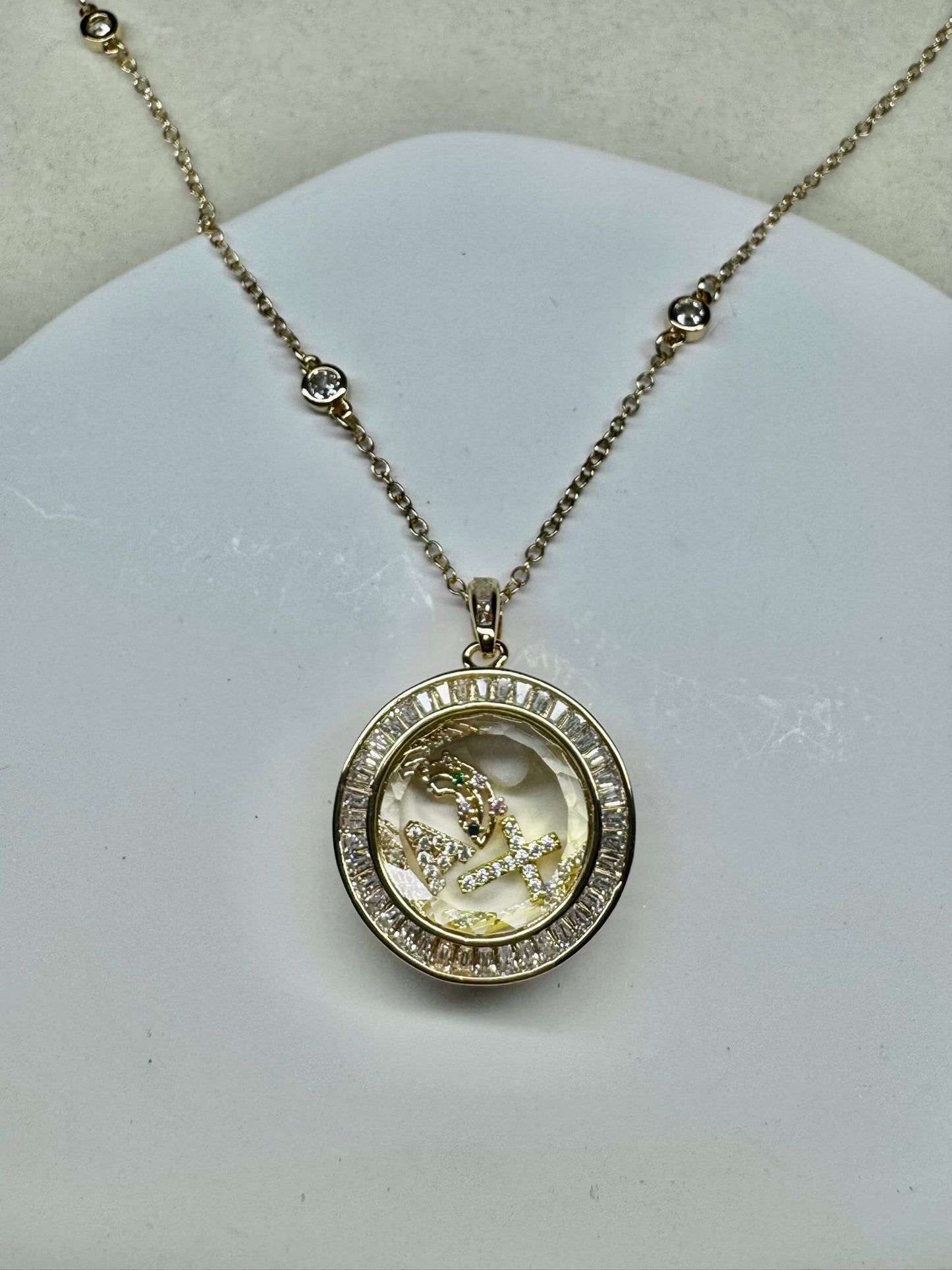 Jewels Round Charm Locket