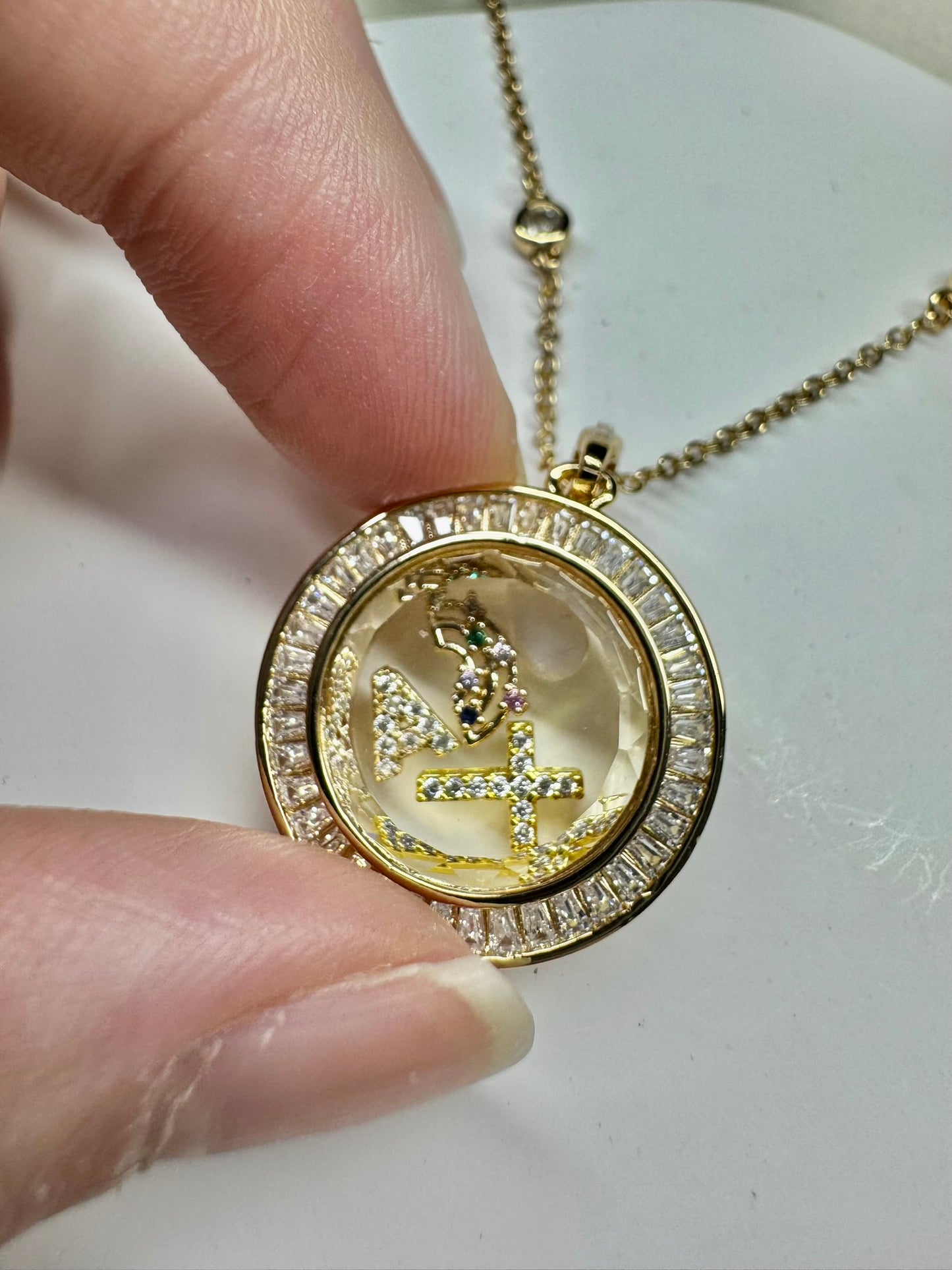 Jewels Round Charm Locket