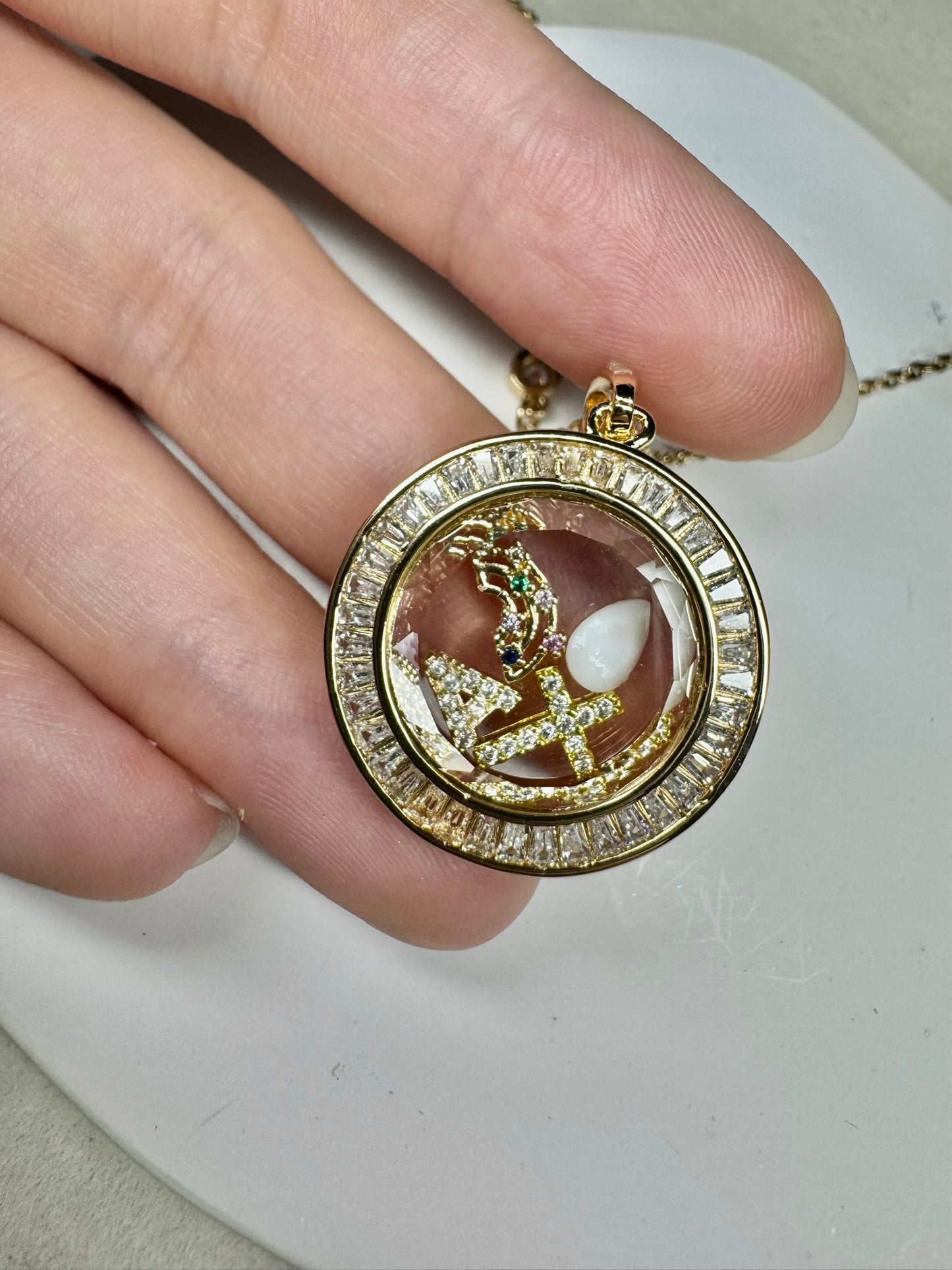 Jewels Round Charm Locket