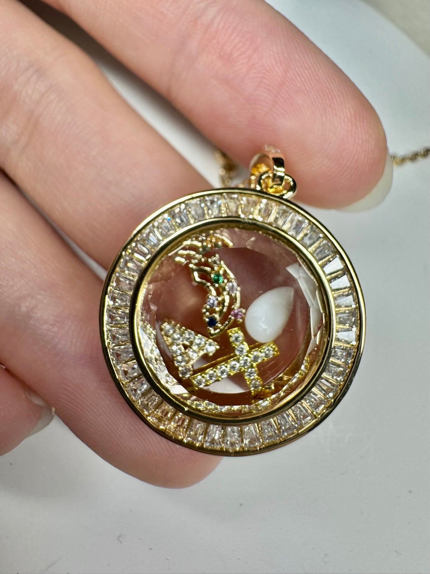 Jewels Round Charm Locket