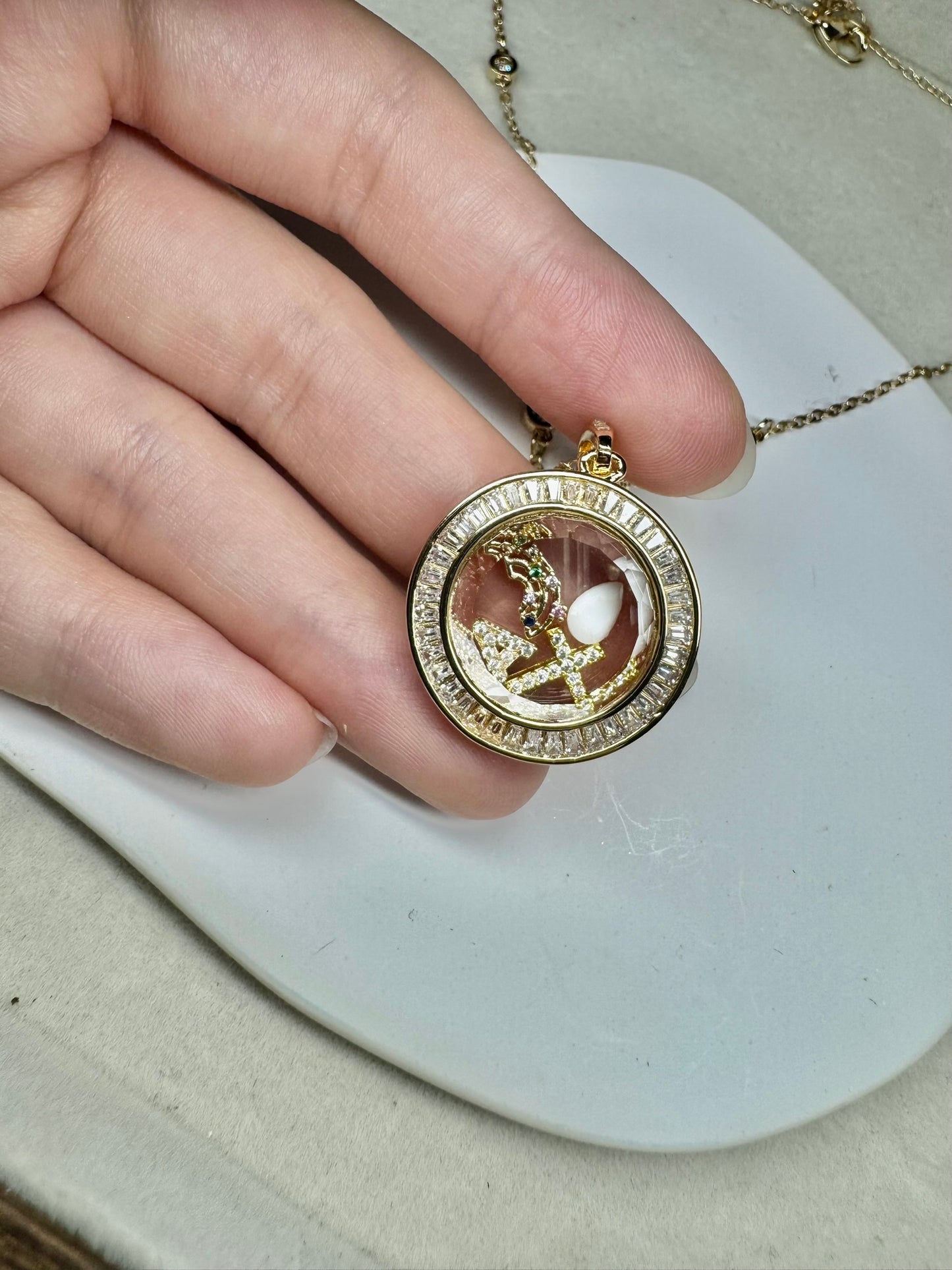 Jewels Round Charm Locket