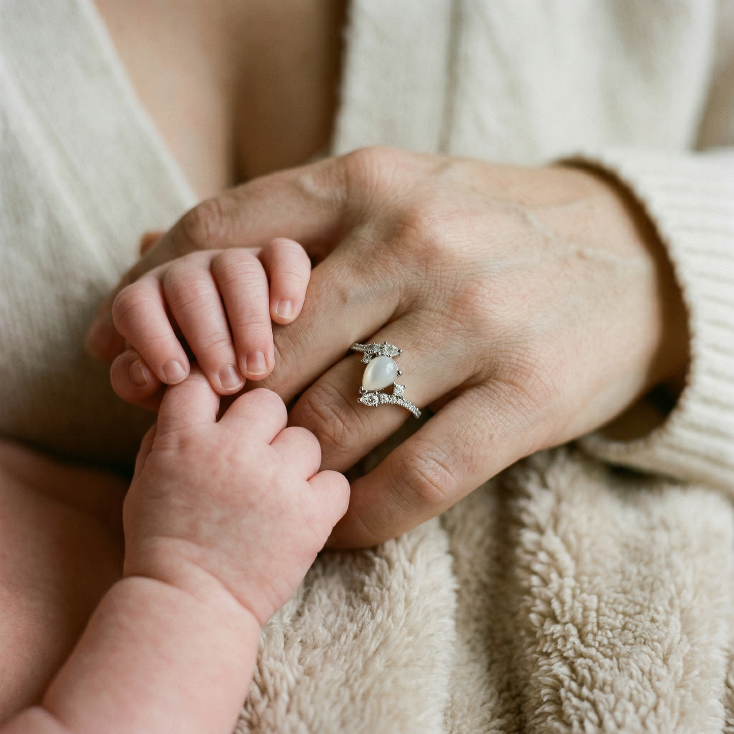 Avelia Solitaire Breastmilk Ring