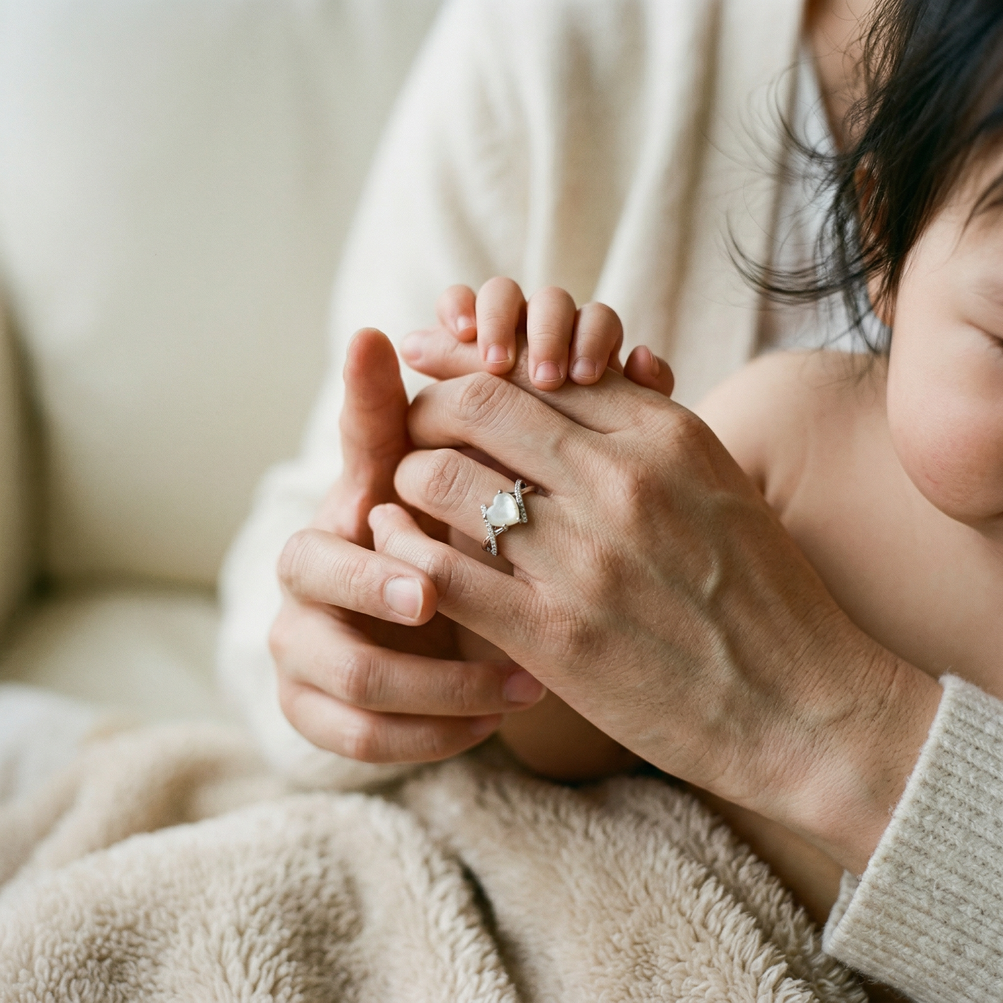 Rosalie Solitaire Breastmilk Ring